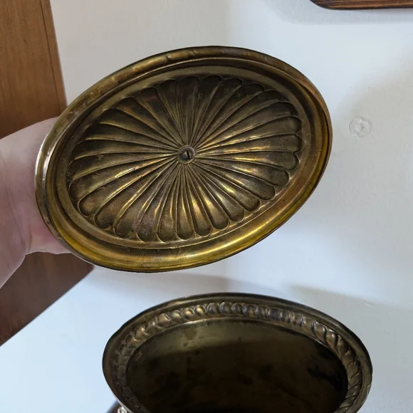 Vintage Brass Lidded Container Biscuit Storage Lions Head Handles Victorian - Picture 4 of 17